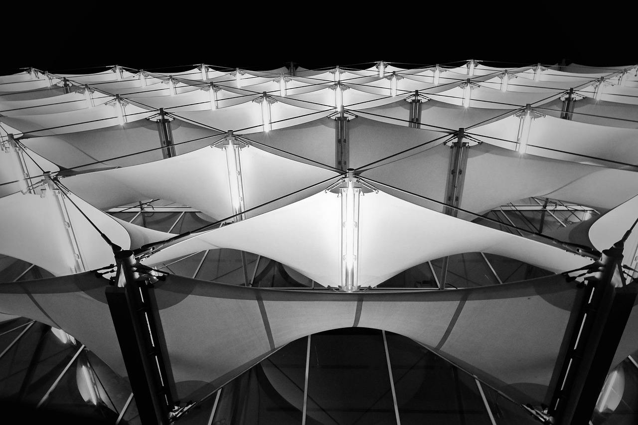 Flights to Riyadh (RUH) - Kingdom Tower - book airline tickets